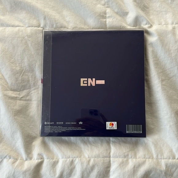 Enhypen Album Border:Day One Dusk Version with 2 photocards, CD, and photo album - Picture 3 of 3